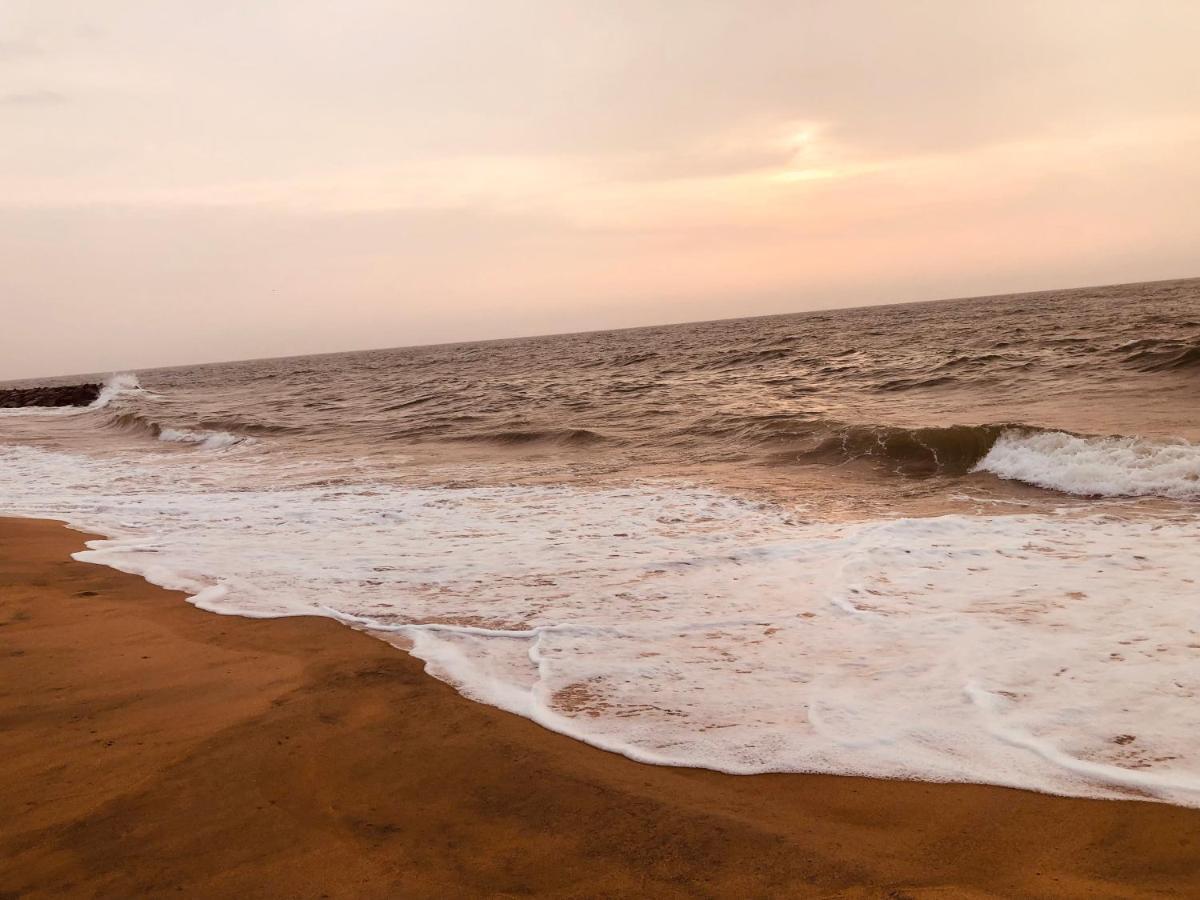 Honey Beach Негомбо Екстериор снимка