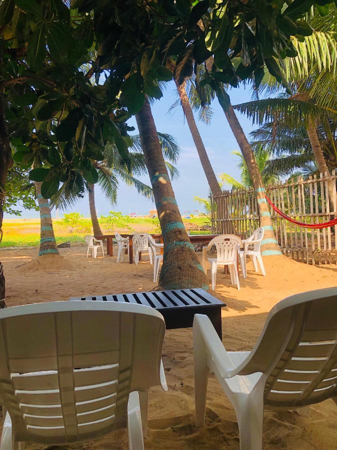 Honey Beach Негомбо Екстериор снимка