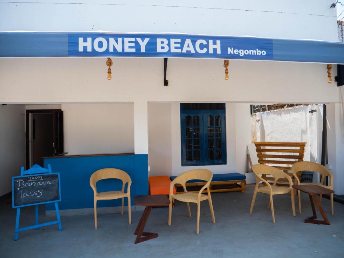 Honey Beach Негомбо Екстериор снимка