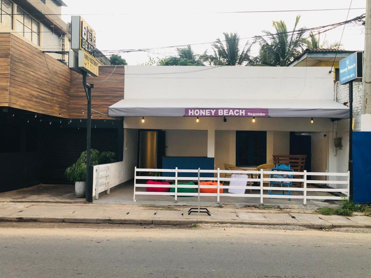 Honey Beach Негомбо Екстериор снимка