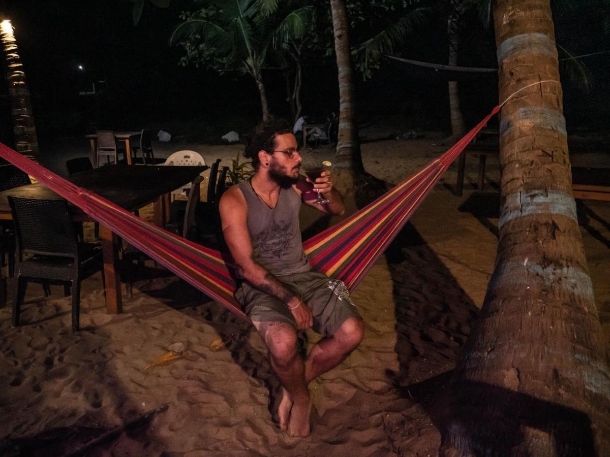 Honey Beach Негомбо Екстериор снимка