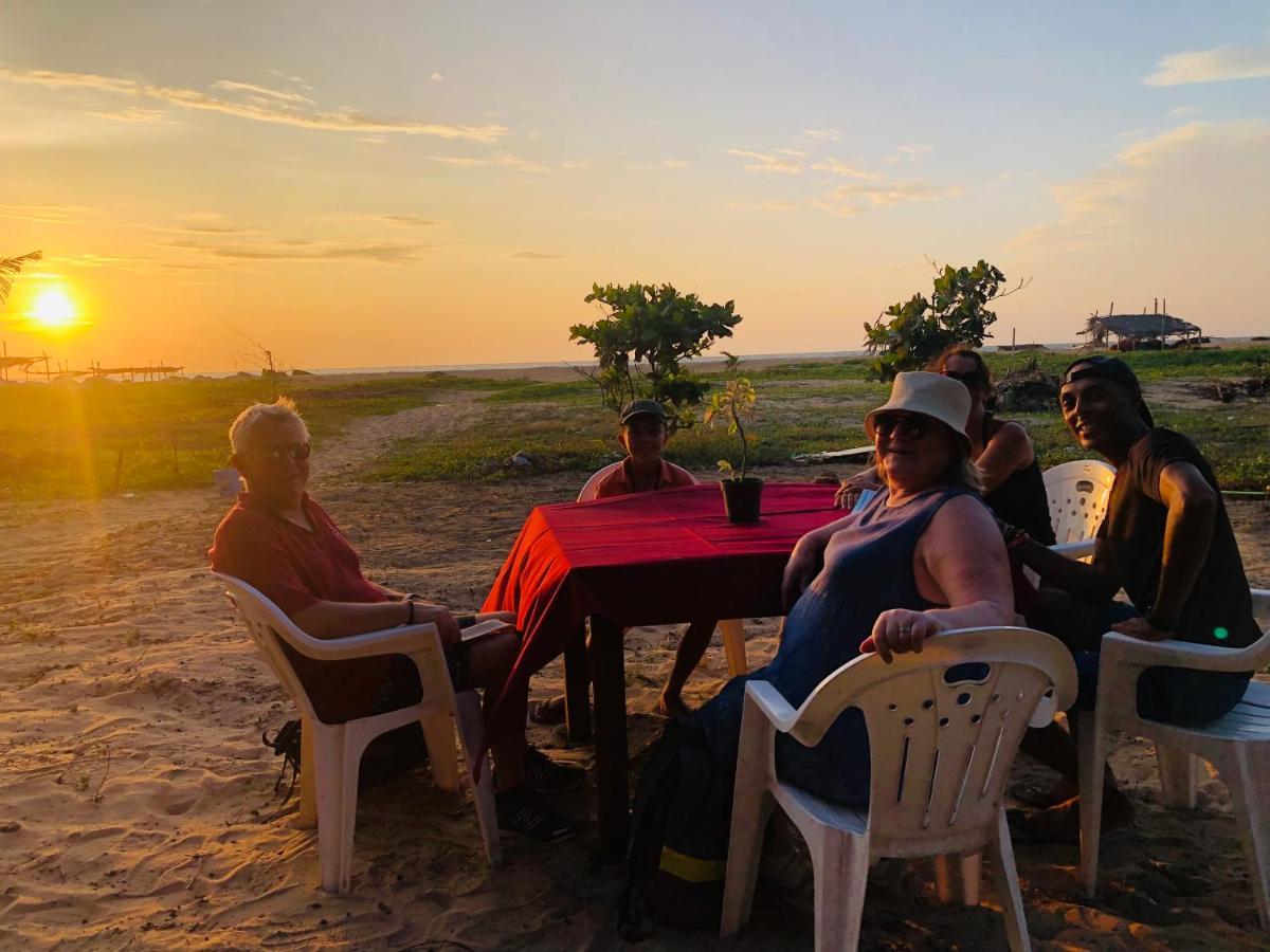 Honey Beach Негомбо Екстериор снимка