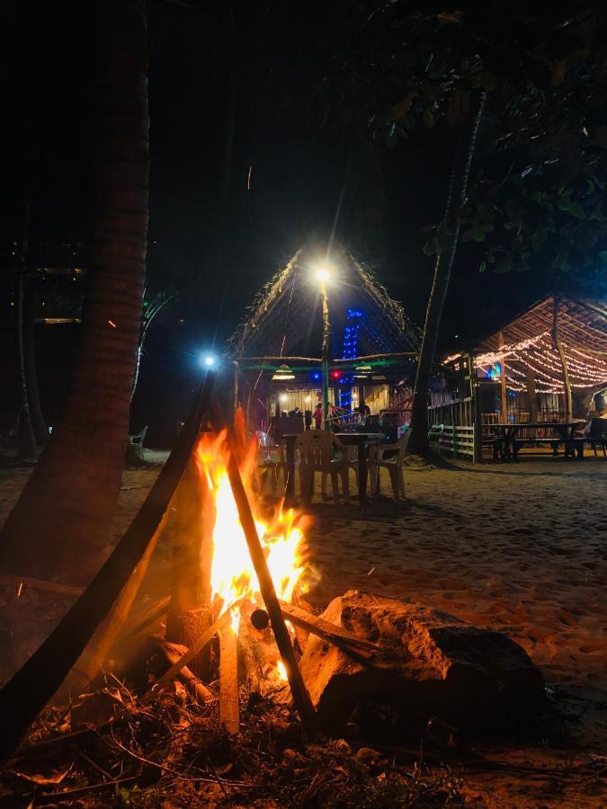 Honey Beach Негомбо Екстериор снимка