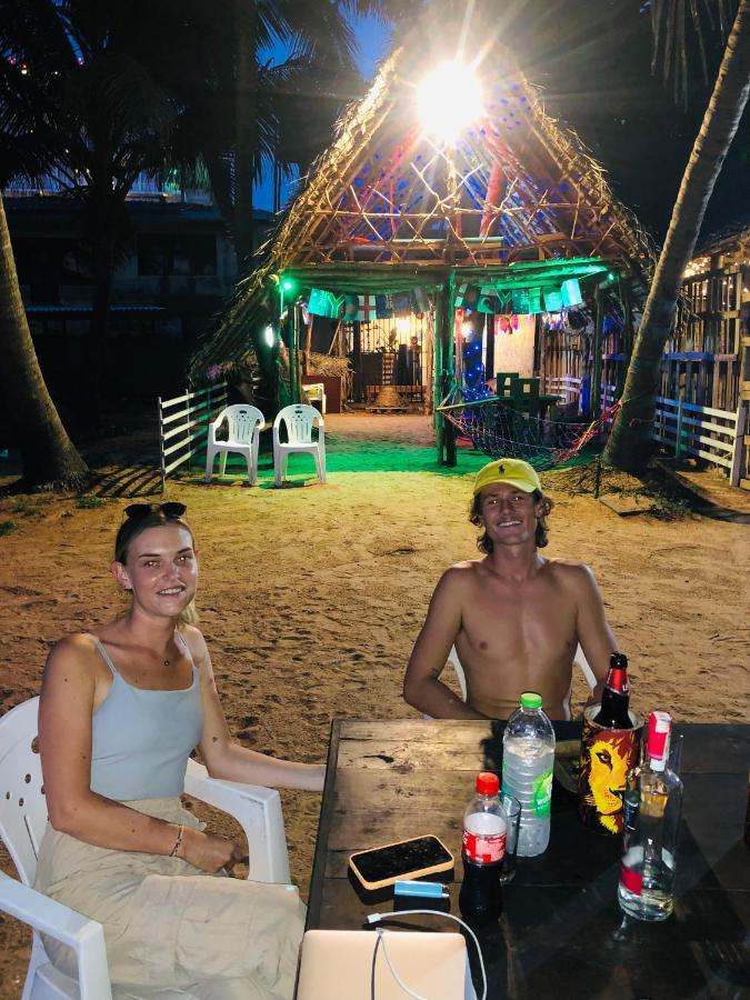 Honey Beach Негомбо Екстериор снимка