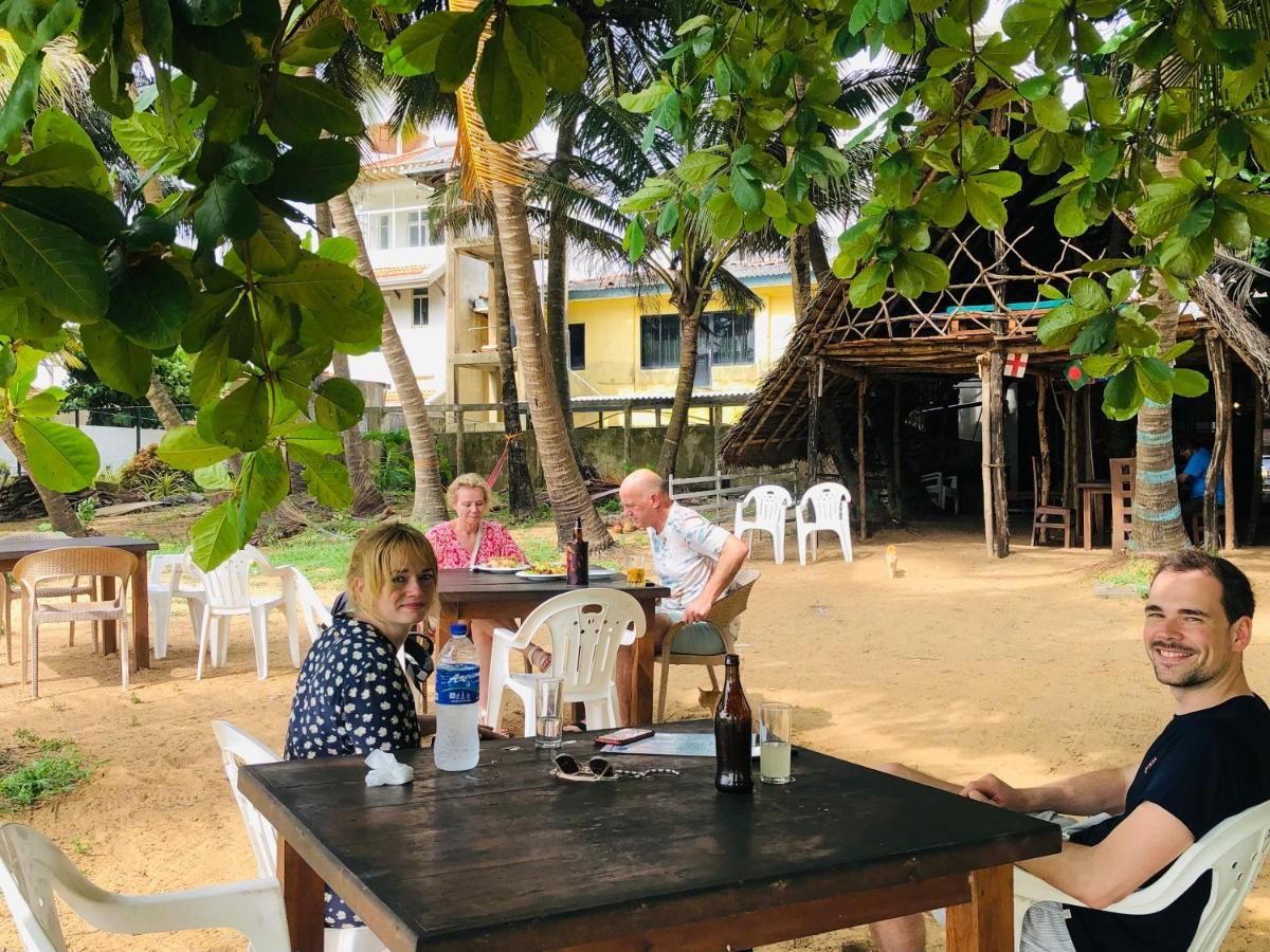 Honey Beach Негомбо Екстериор снимка