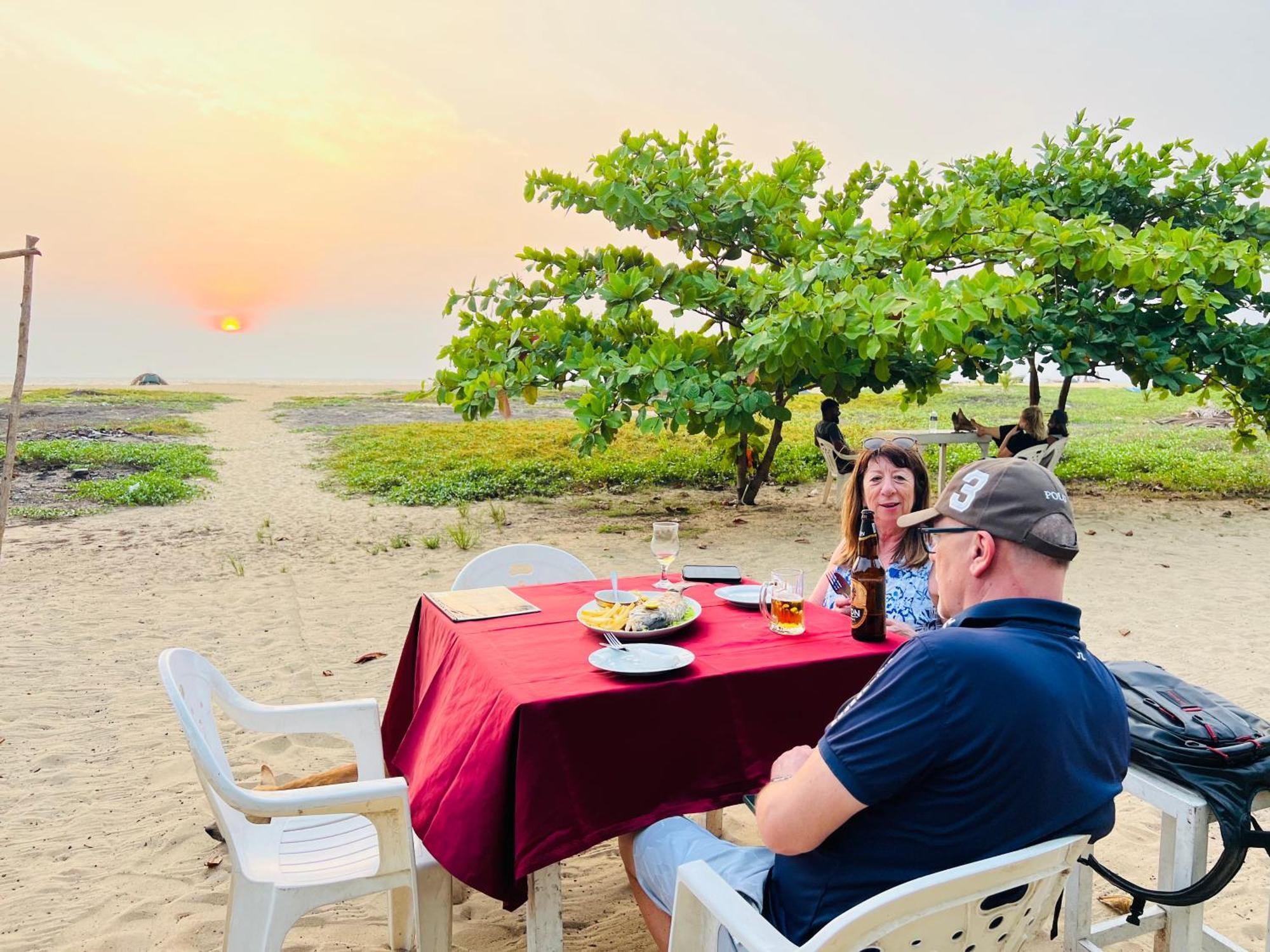 Honey Beach Негомбо Екстериор снимка