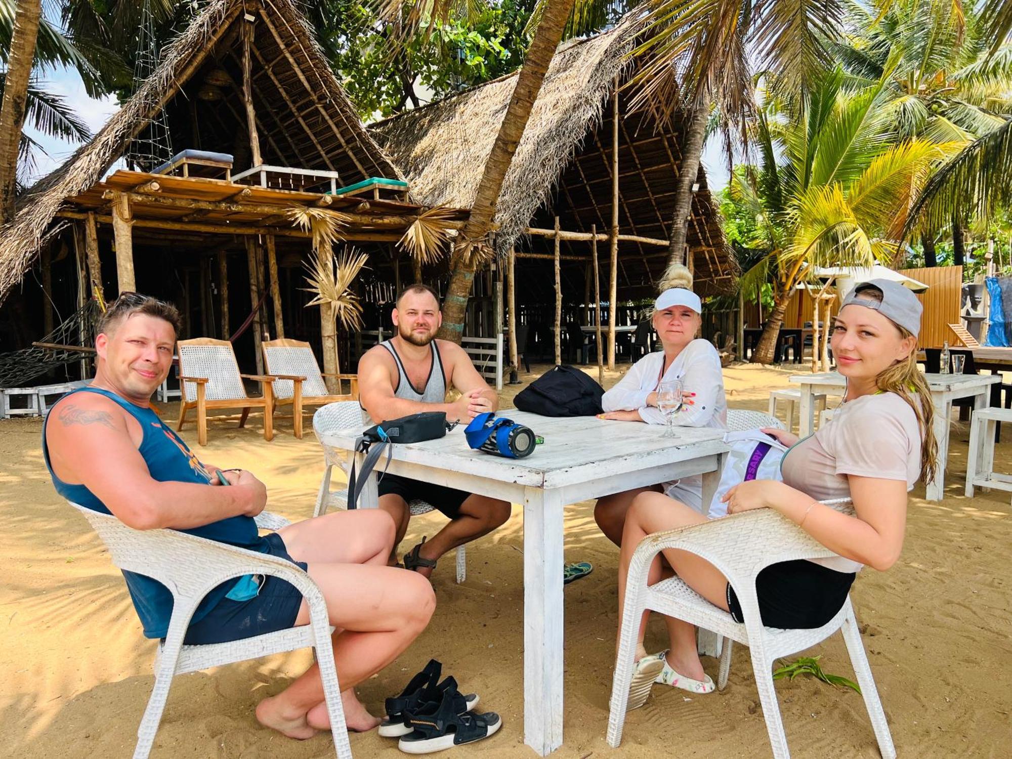 Honey Beach Негомбо Екстериор снимка