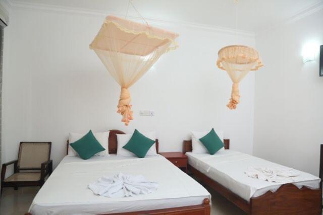 Honey Beach Негомбо Екстериор снимка